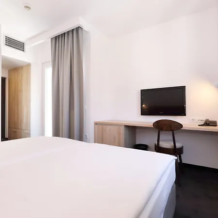 Mediteran Szálloda 3*