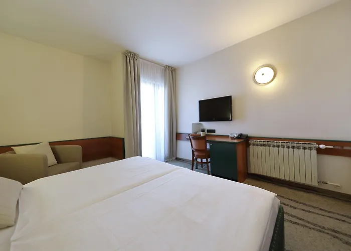 Mediteran Готель