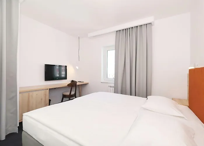 Mediteran Готель Задар